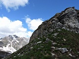 Il paletto in alto delimita la cima del Teggiolo.....
